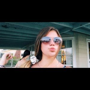 Meet your Posher, Hailey